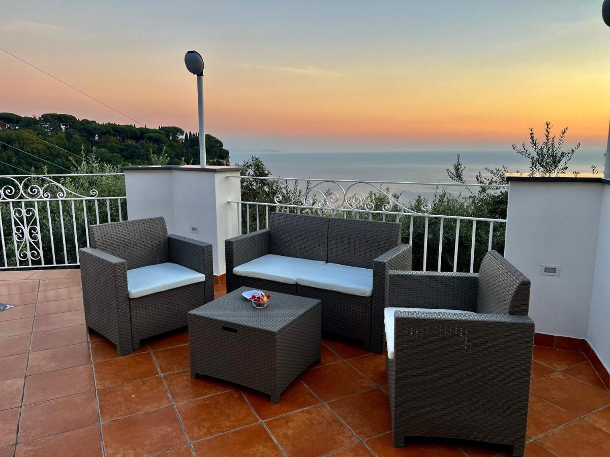 Infinity Experience Casa Vacanza Incantevole Con Terrazzo Scala Exterior photo